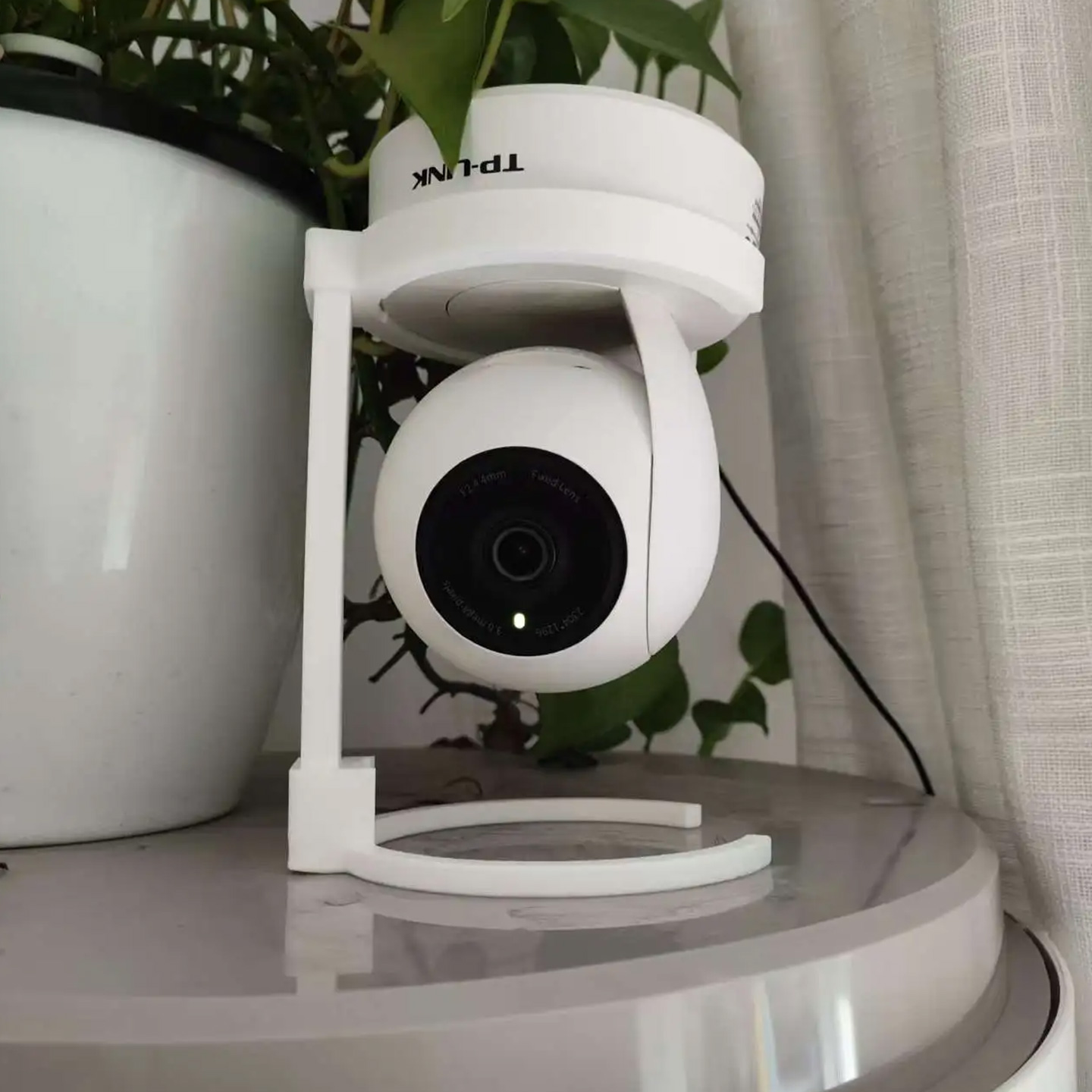 TP-Link スマートホームセキュリティカメラ用逆さカメラ - Eufy Camera E220 のレビューと価格